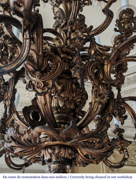 Important Louis XV style chandelier with 36 lights, in gilt bronze Important Louis XV style chandelier with 36 lights, in gilt bronze-3