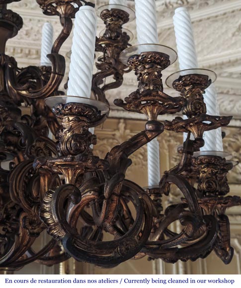 Important Louis XV style chandelier with 36 lights, in gilt bronze Important Louis XV style chandelier with 36 lights, in gilt bronze-4