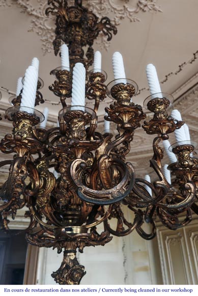 Important Louis XV style chandelier with 36 lights, in gilt bronze Important Louis XV style chandelier with 36 lights, in gilt bronze-7