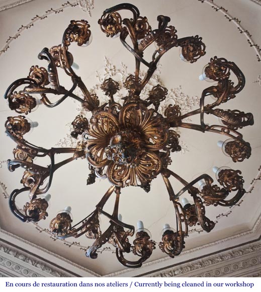 Important Louis XV style chandelier with 36 lights, in gilt bronze Important Louis XV style chandelier with 36 lights, in gilt bronze-9