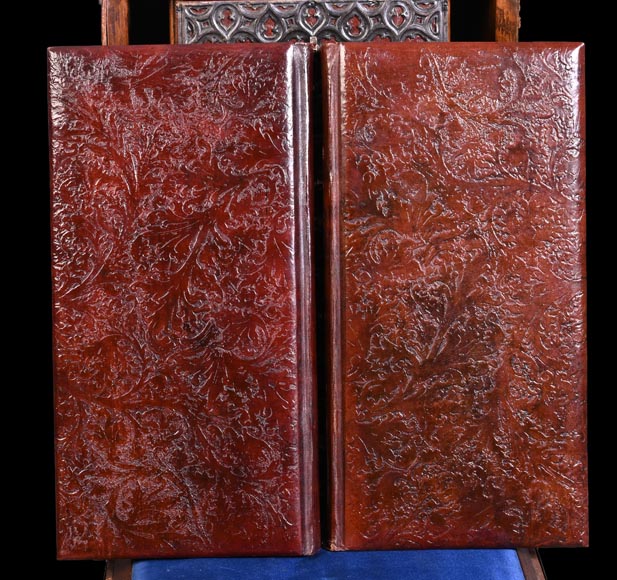 Leather and iron travelling case with dragons and mascarons Leather and iron travelling case with dragons and mascarons-3