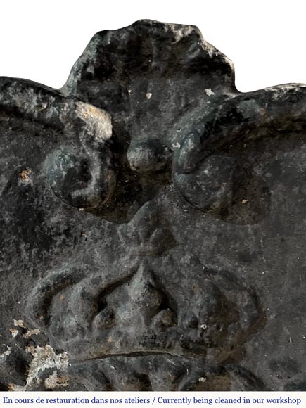 Fireback framed by angels bearing the arms of France-4