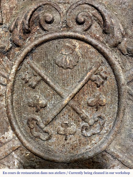 Fireback dated 1726, with the arms of Robin de La Tremblaye-2
