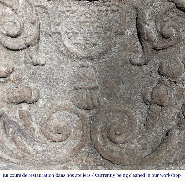 Fireback dated 1726, with the arms of Robin de La Tremblaye-4