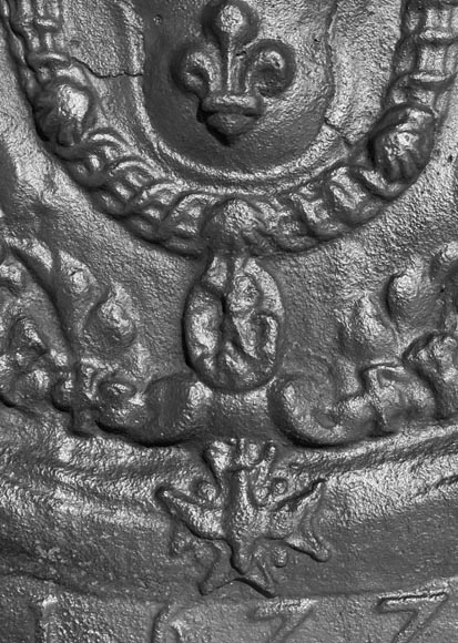 “Alone against all”, Louis XIV style fireplace plaque with the Arms of France-5