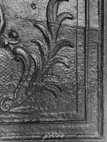 Fireplace plaque with coat of arms surmounted by Apollo holding a fleur-de-lis Fireplace plaque with coat of arms surmounted by Apollo holding a fleur-de-lis-8