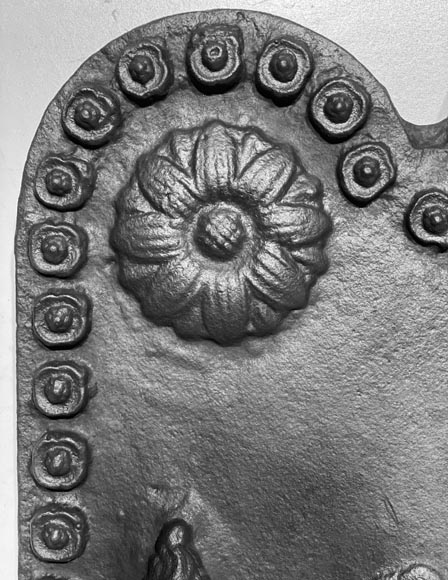 Fireplace backplate decorated with lions and fire pots Fireplace backplate decorated with lions and fire pots-1