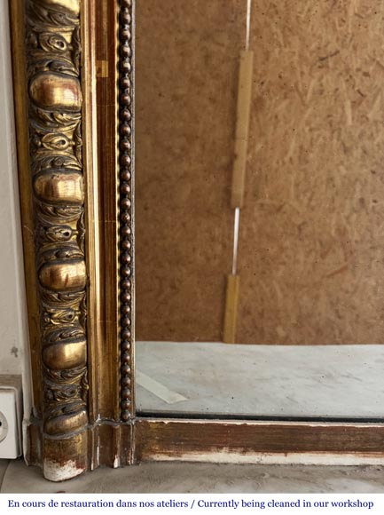 Gilded Louis XV style trumeau adorned with a shell framed by flowers-3
