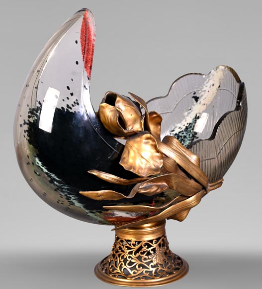 Attributed to L'Escalier de Cristal, François-Eugène Rousseau, and Ernest Léveillé: a Japonist polychrome glass vase encircled by a gilt-bronze iris. Attributed to L'Escalier de Cristal, François-Eugène Rousseau, and Ernest Léveillé: a Japonist polychrome glass vase encircled by a gilt-bronze iris.-1