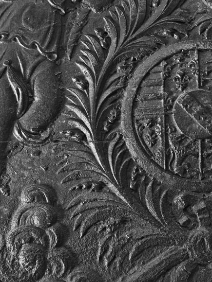18th-century fireback featuring a coat of arms framed by musical angels-4