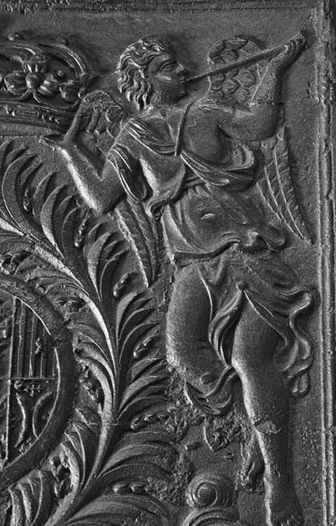 18th-century fireback featuring a coat of arms framed by musical angels 18th-century fireback featuring a coat of arms framed by musical angels-5