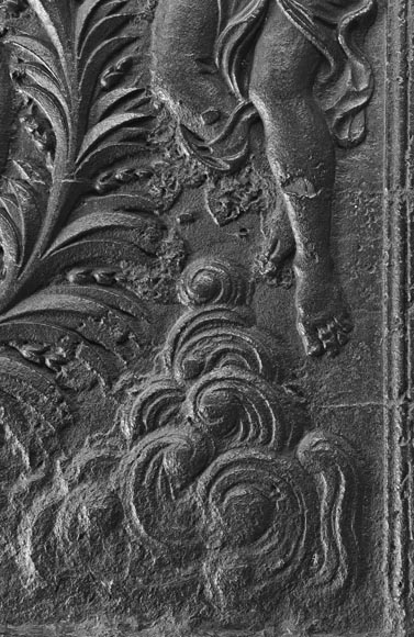 18th-century fireback featuring a coat of arms framed by musical angels 18th-century fireback featuring a coat of arms framed by musical angels-8