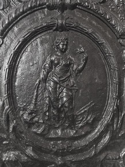 Fireback decorated with an allegory of fire Fireback decorated with an allegory of fire-1