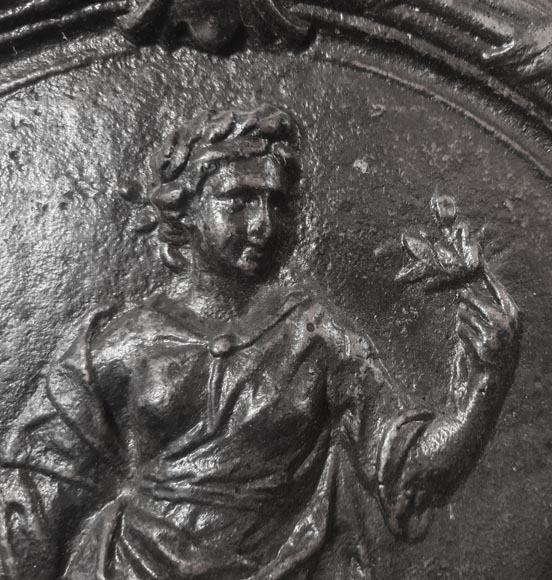 Fireback decorated with an allegory of fire Fireback decorated with an allegory of fire-2