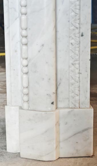 Louis XIV-style fireplace in Carrara marble, featuring a beaded molding Louis XIV-style fireplace in Carrara marble, featuring a beaded molding-10
