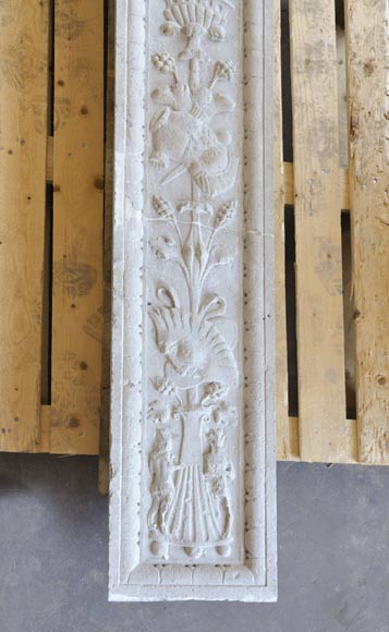 Important antique doorway in marble stone, Renaissance period -3