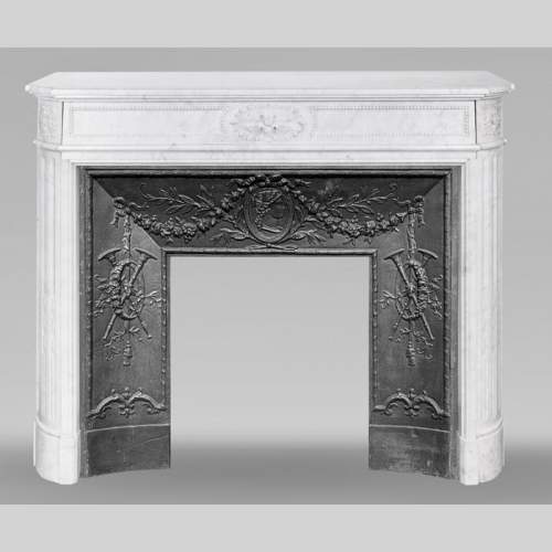 Louis XVI style fireplace in Carrara marble with rounded corners