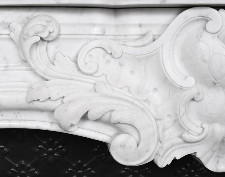 Louis XV-style Carrara marble fireplace, decorated with a palmette Louis XV-style Carrara marble fireplace, decorated with a palmette-3