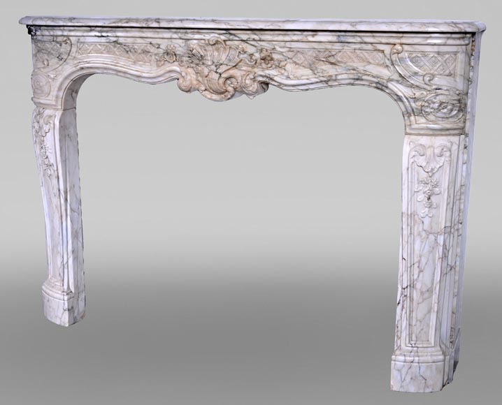 Louis XV period fireplace in Calacatta marble with finely carved entablature, 18th century-7