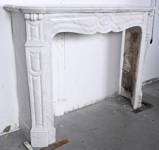 Large Louis XV-style fireplace, Pompadour model, in Carrara marble Large Louis XV-style fireplace, Pompadour model, in Carrara marble-2
