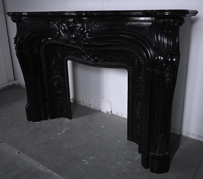 Cheminée de style Louis XV en marbre noir fin-8