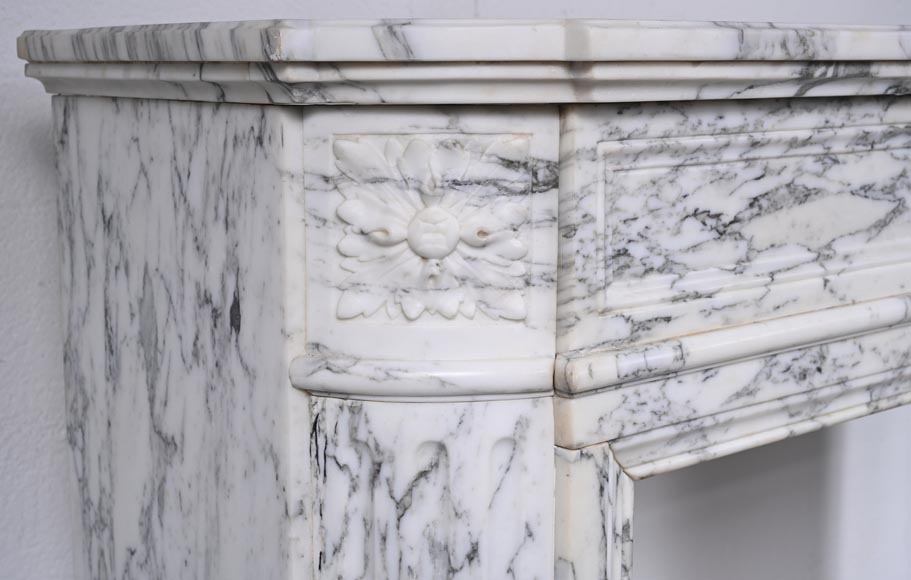 Round Louis XVI style mantel in veined Arabescato marble adorned with a sunflower-3