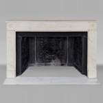 Large Louis XVI period statuary marble mantel with foliage décor 