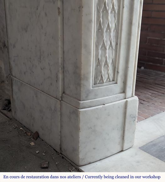 Louis XVI style mantel in Carrara marble decorated with a holly frieze-7