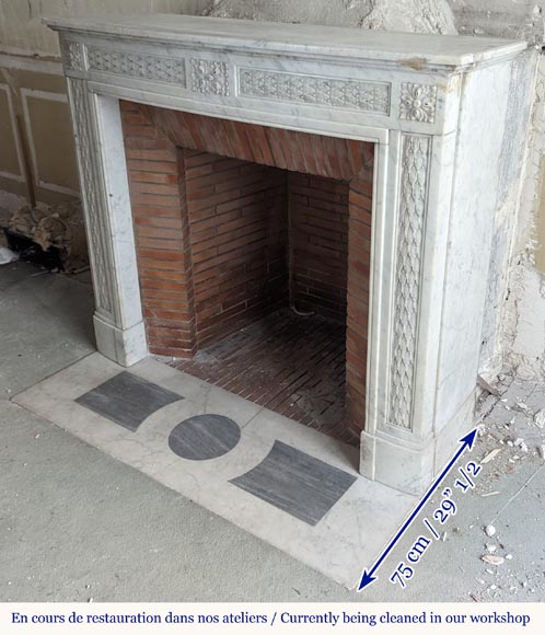 Louis XVI style mantel in Carrara marble decorated with a holly frieze-8