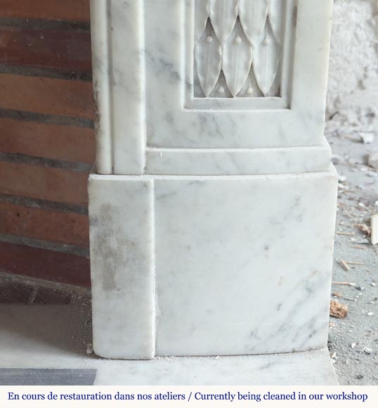 Louis XVI style mantel in Carrara marble decorated with a holly frieze-10