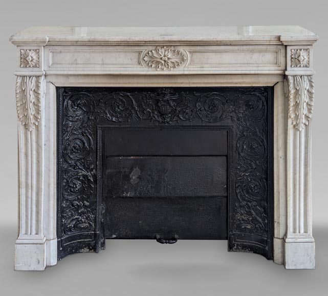 Louis XVI style mantel in Carrara marble adorned with an acanthus leaf-0