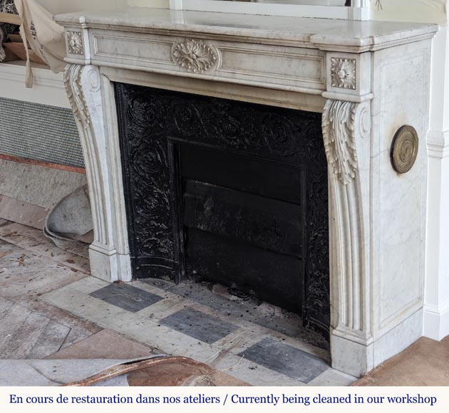 Louis XVI style mantel in Carrara marble adorned with an acanthus leaf-7