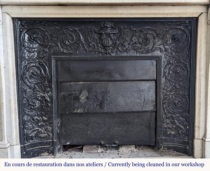 Louis XVI style mantel in Carrara marble adorned with an acanthus leaf-10