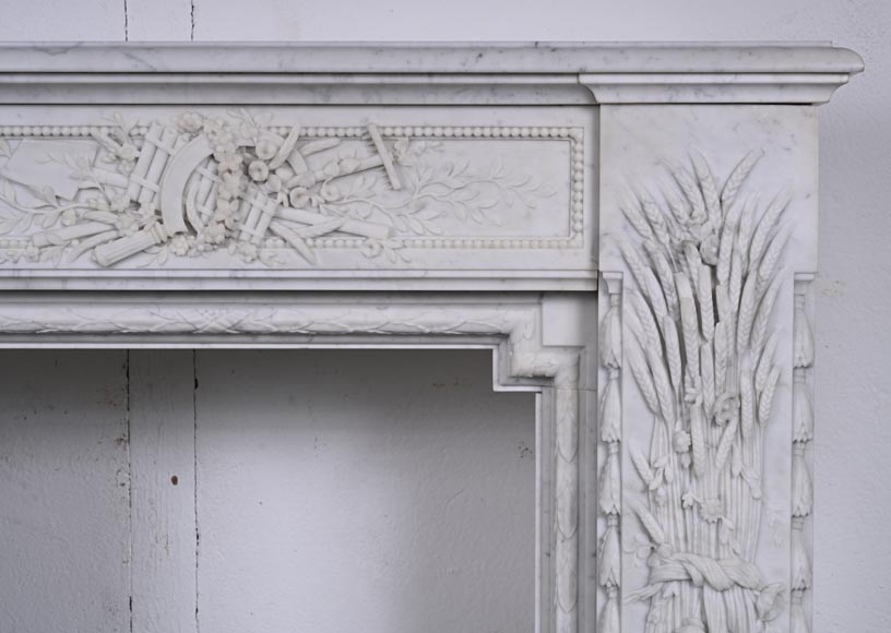 Napoleon III style mantel in Carrara marble with wheat ears-13