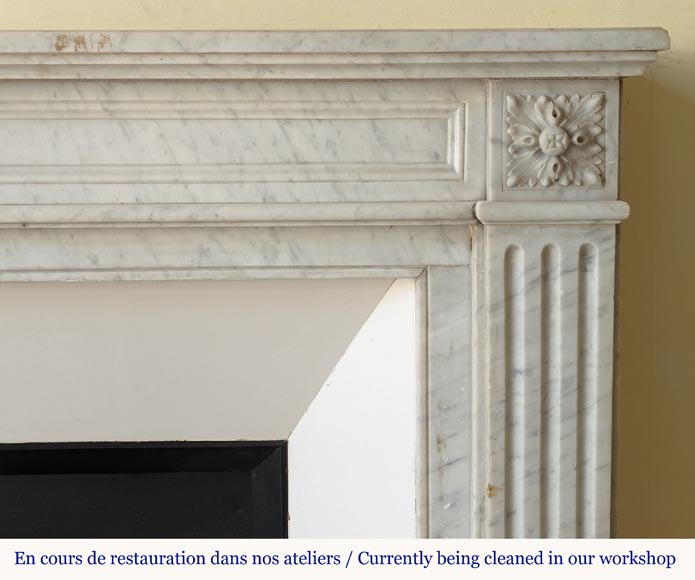 Louis XVI style mantel in veined Carrara marble adorned with rosettes-6