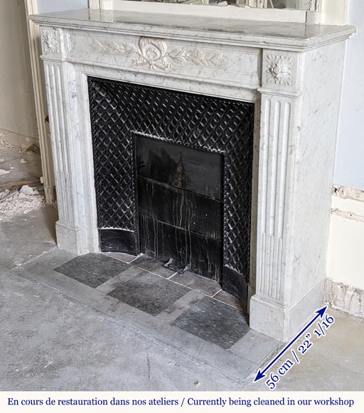 Louis XVI mantel in Carrara marble adorned with a laurel wreath-5