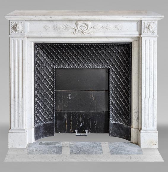 Louis XVI style mantel in Carrara marble adorned with a laurel wreath-0