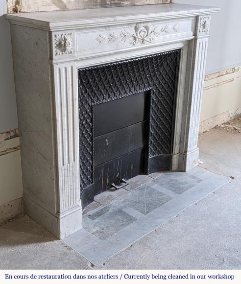 Louis XVI style mantel in Carrara marble adorned with a laurel wreath-3