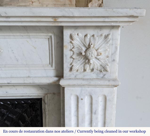 Louis XVI style mantel in Carrara marble adorned with a laurel wreath-7