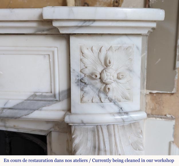 Curved Louis XVI style mantel in Arabescato marble decorated with a laurel wreath-7