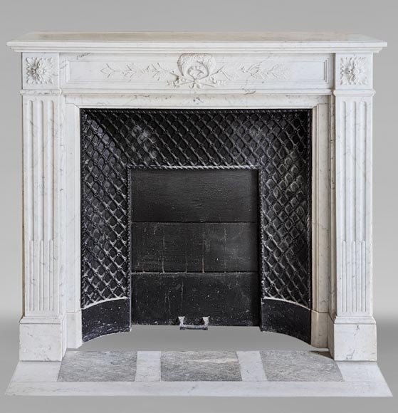 Louis XVI style mantel in Carrara marble adorned with a laurel wreath-0