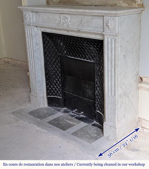 Louis XVI style mantel in Carrara marble adorned with a laurel wreath-6