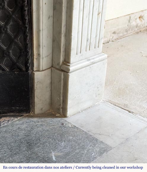 Louis XVI style Carrara marble mantel decorated with a laurel wreath-7