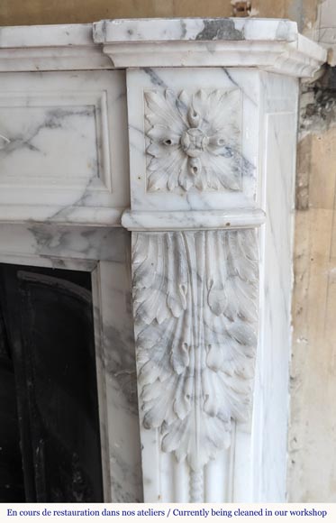 Curved Louis XVI style mantel in Arabescato marble decorated with a laurel wreath-8