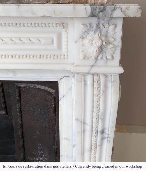 Louis XVI style mantel in Arabescato marble with pearl entablature-7