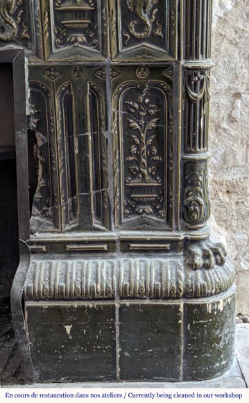 Large Napoleon III style stove in green earthenware decorated with salamanders-12