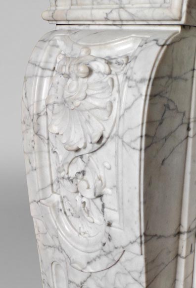 Large Regency-style mantel in veined Carrara marble-6