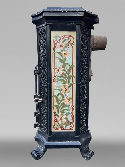 GODIN, Cast Iron Stove with Art Nouveau Floral Decor, 19th-20th Century-0