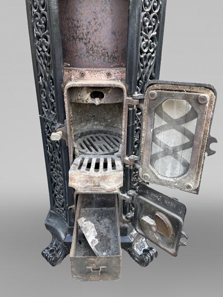 GODIN, Cast Iron Stove with Art Nouveau Floral Decor, 19th-20th Century-7