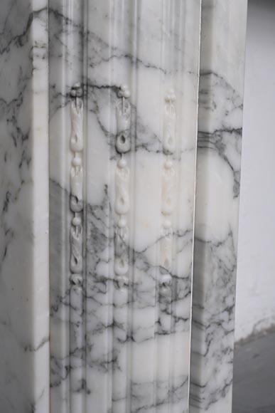 Louis XVI style mantel with rounded corners and fluting in Arabescato marble-4